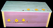 Toy box with chicks drawing